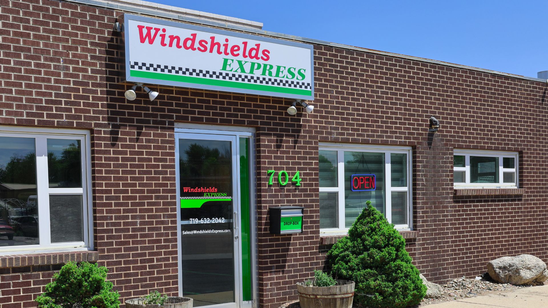 Front view of windshield express office client